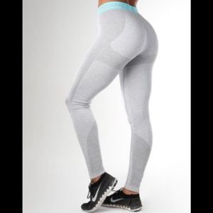 ****SOLD ON M E R*** ymshark Flex Leggings